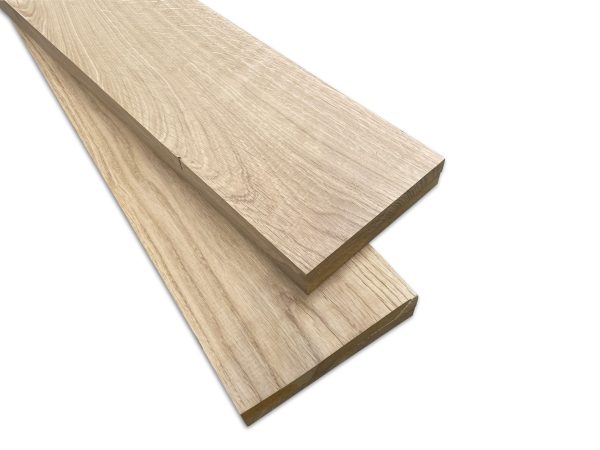 Massief eiken planken, duo verlijmd. 2 massief eiken planken zijn op elkaar verlijmd, zodat er een dikte van 40mm ontstaat. Goedkope 40mm dikke eiken planken. Bij Bouwie vooradig