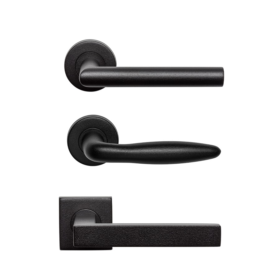 Deurklink sets van zwart metaal. Mooie strakke deurklinken verkrijgbaar in drie varianten. Bij Bouwie verkrijgbaar voor een mooie prijs