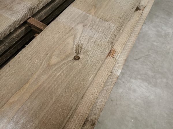 Steigerplank old grey, mooi verweerd steigerhout. De ideale basis voor iedere klus. Verkrijgbaar bij Bouwie