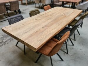 Elmwood tafel boomstam met 8 stoelen een matrixpoot in het midden van de tafel