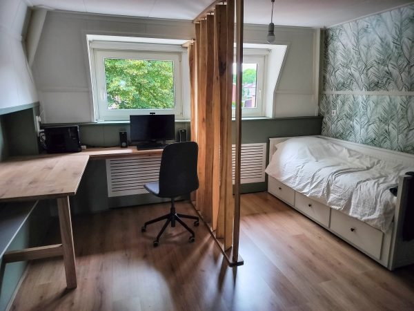 Robinia schaaldelen verwerkt in een prachtige roomdivider. Klantfoto. Schaaldelen verkrijgbaar bij Bouwie