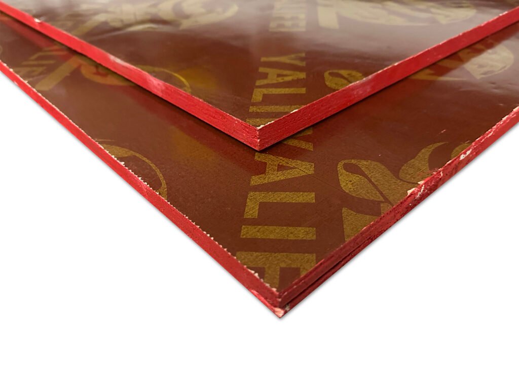 Betonplex platen tegen een witte achtergrond