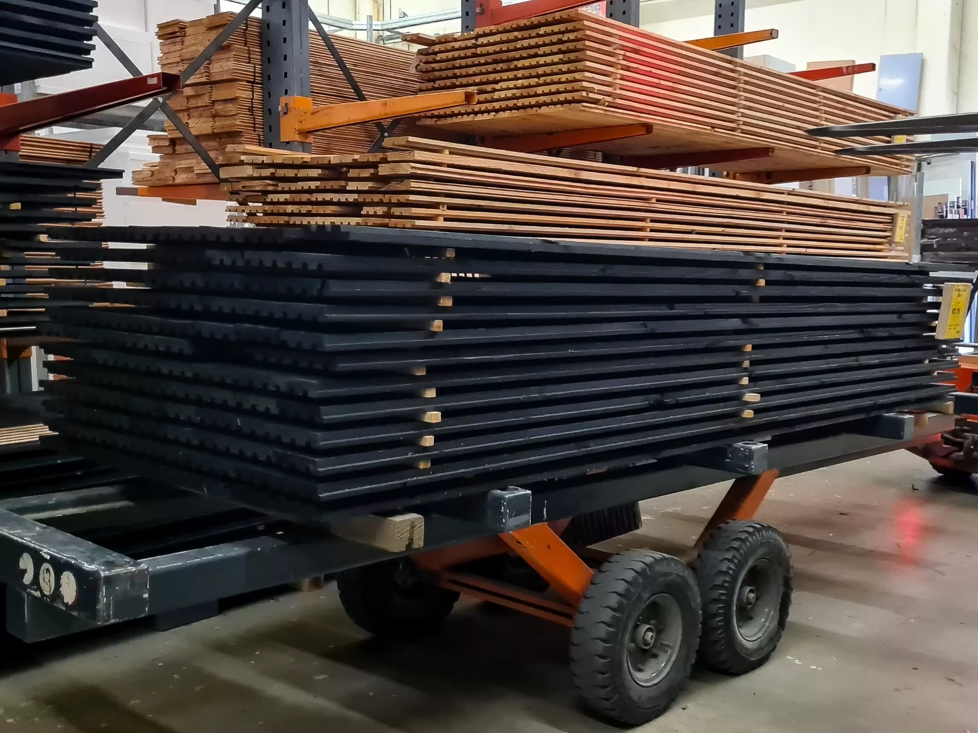 Triple Rhombus rabat - gevelbekleding voor buiten, zwart. In de trant van de populaire akoestische wandpanelen. Nu zéér scherp geprijsd bij Bouwie!