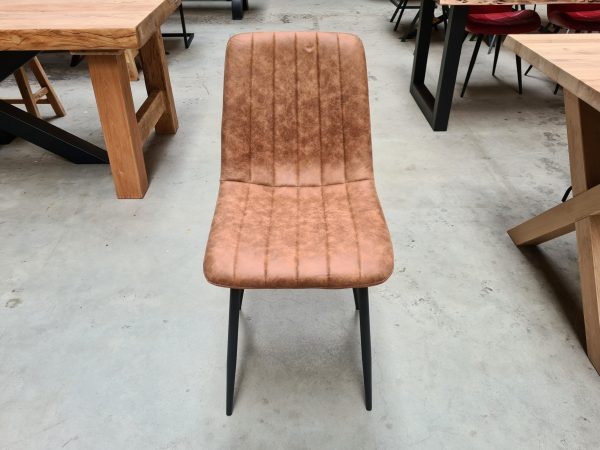 Stoel Quebec in de kleur Camel. Leuke stoelen voor een kleine prijs bij Bouwie verkrijgbaar