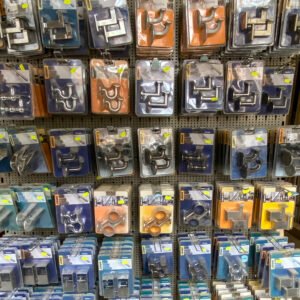 Trapleuninghouders van JEWE en CanDo in de winkel van Bouwie