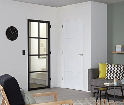 staallookdeur in woonkamer