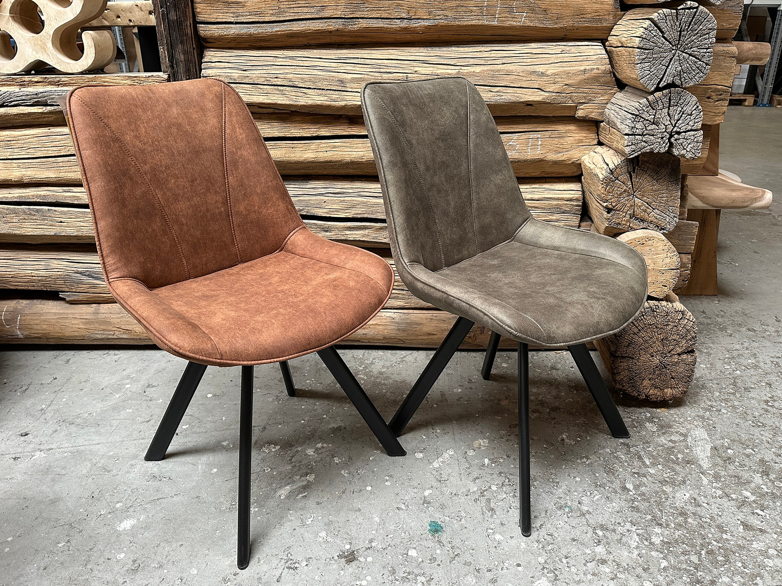 Stoel Bas cognac en olive in de winkel van Bouwie