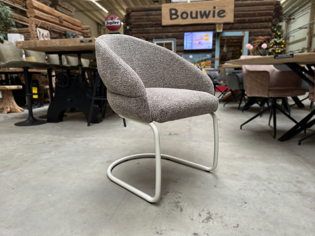 Stoel Jelte brown in de winkel van bouwie