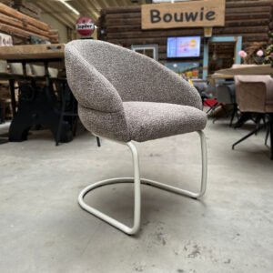 Stoel Jelte brown in de winkel van bouwie