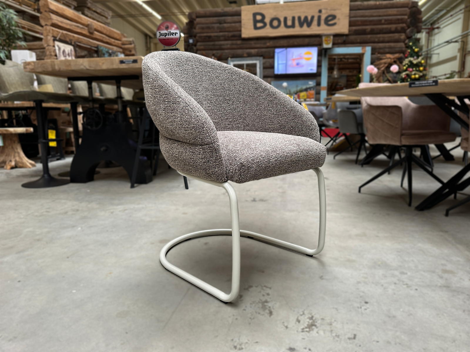 Stoel Jelte brown in de winkel van bouwie