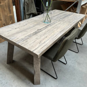 Tafelblad recht van robuust eiken, behandeld met olie antique grey wash