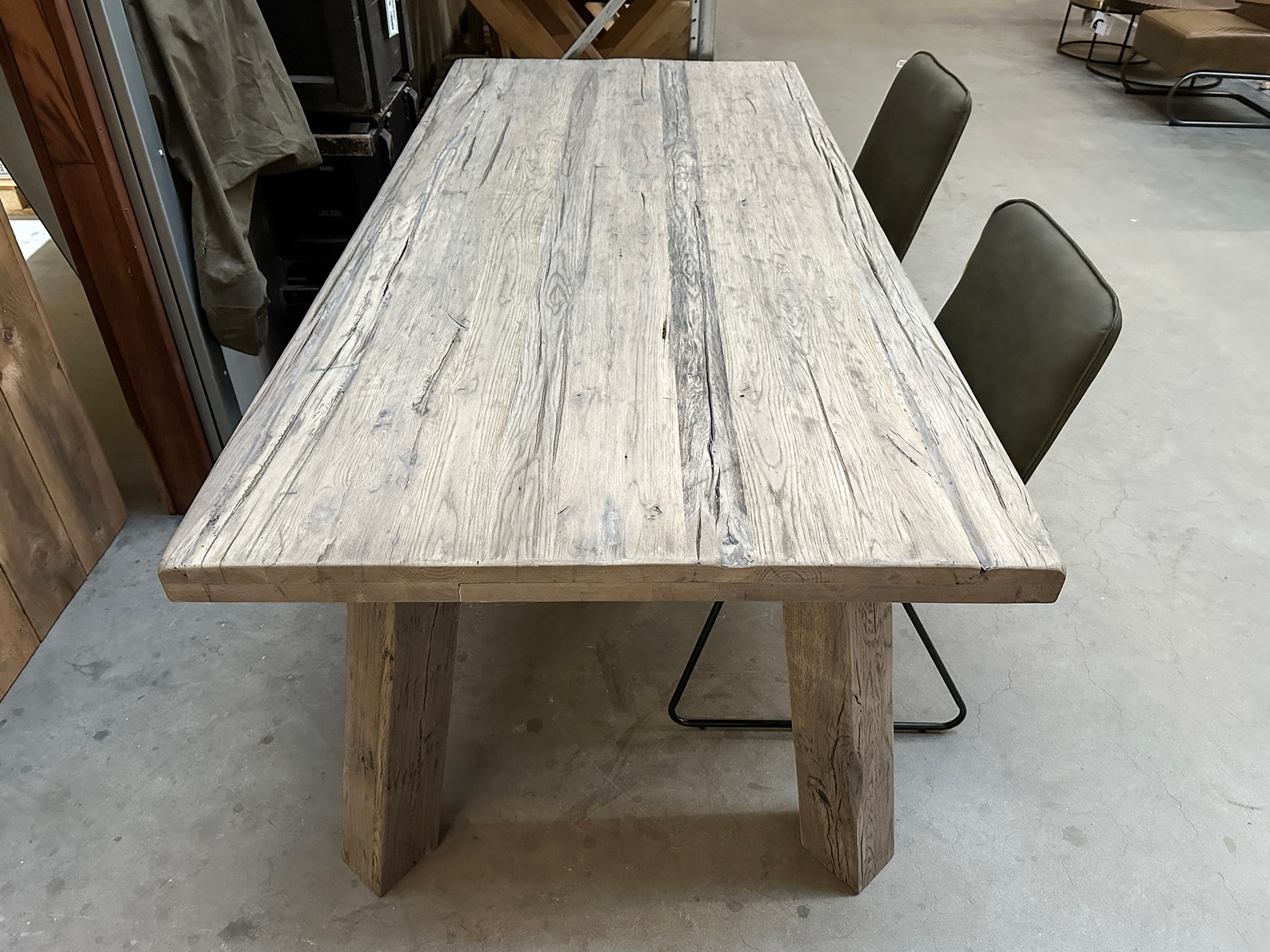 Tafelblad recht van robuust eiken, behandeld met olie antique grey wash