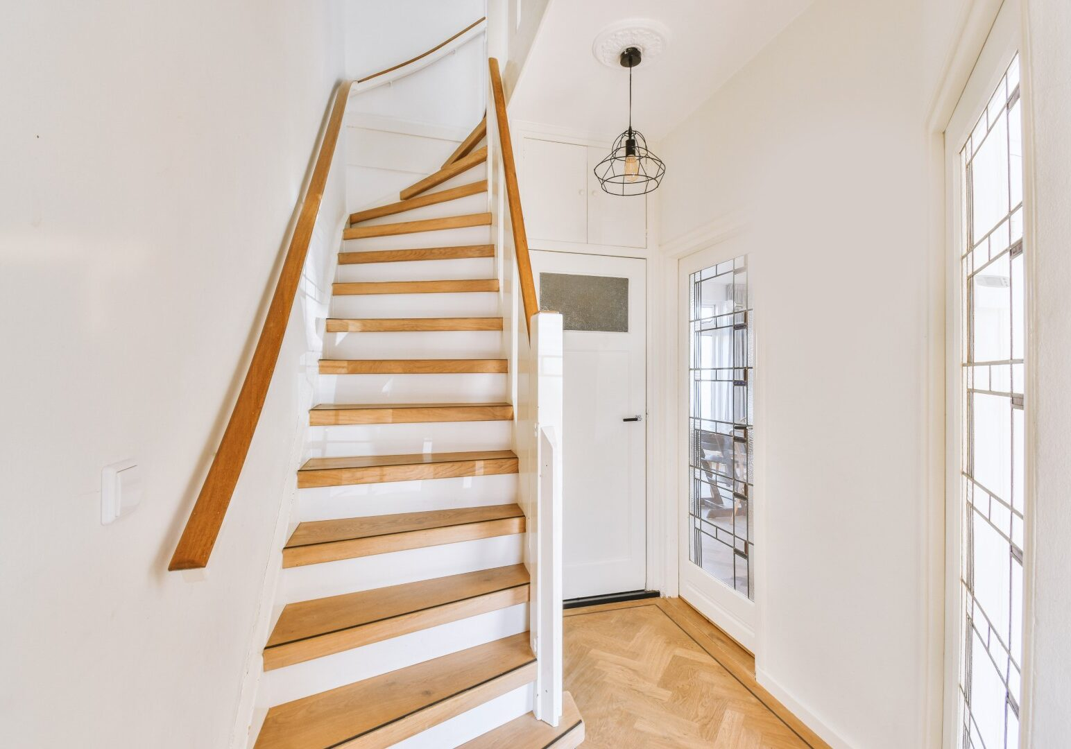 White,Spiral,Stairway,Connecting,Levels,Of,Contemporary,House,With,Wooden